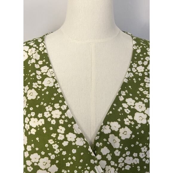 LC Lauren Conrad Ditsy Floral Flutter Sleeve Wrap Dress Cottage Core Sz Plus 2X - Picture 3 of 12